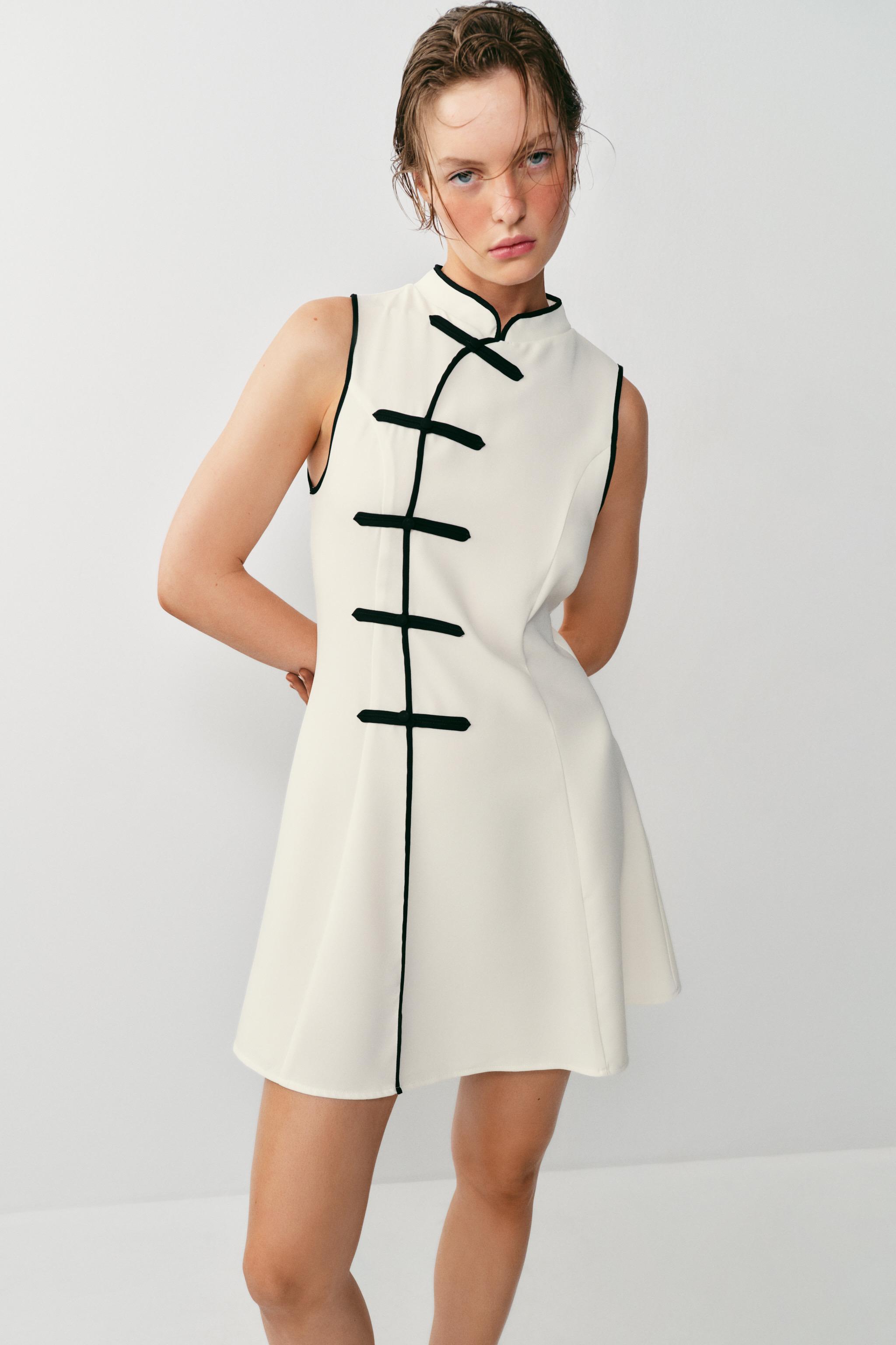 SHORT FROG CLASP DRESS